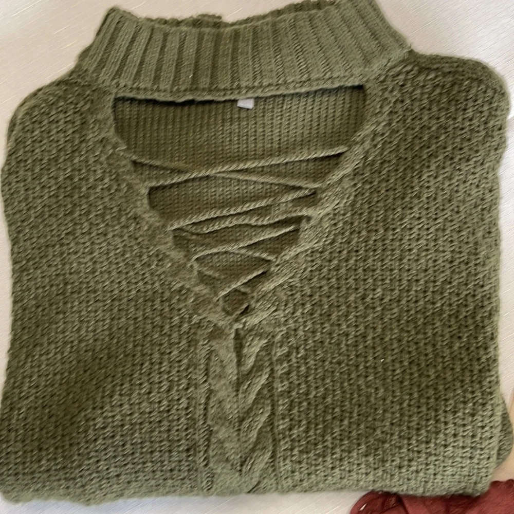 CHARLOTTE RUSSE cut out KNIT cable sweater OPEN V-Neck long sleeves Moss green M - Picture 6 of 6